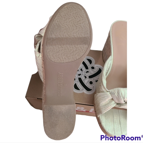 SAM & LIBBY Women's Size 8 Gold Leaf Wedges - Picture 6 of 12